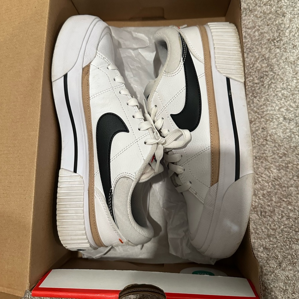 Nike court legacy lift shoe